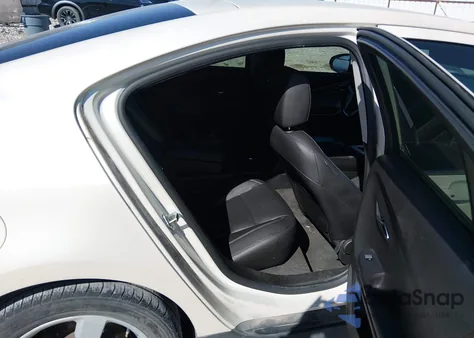 2013 Chevrolet Volt z USA, uszkodzony, nr VIN 1G1RB6E43DU148344